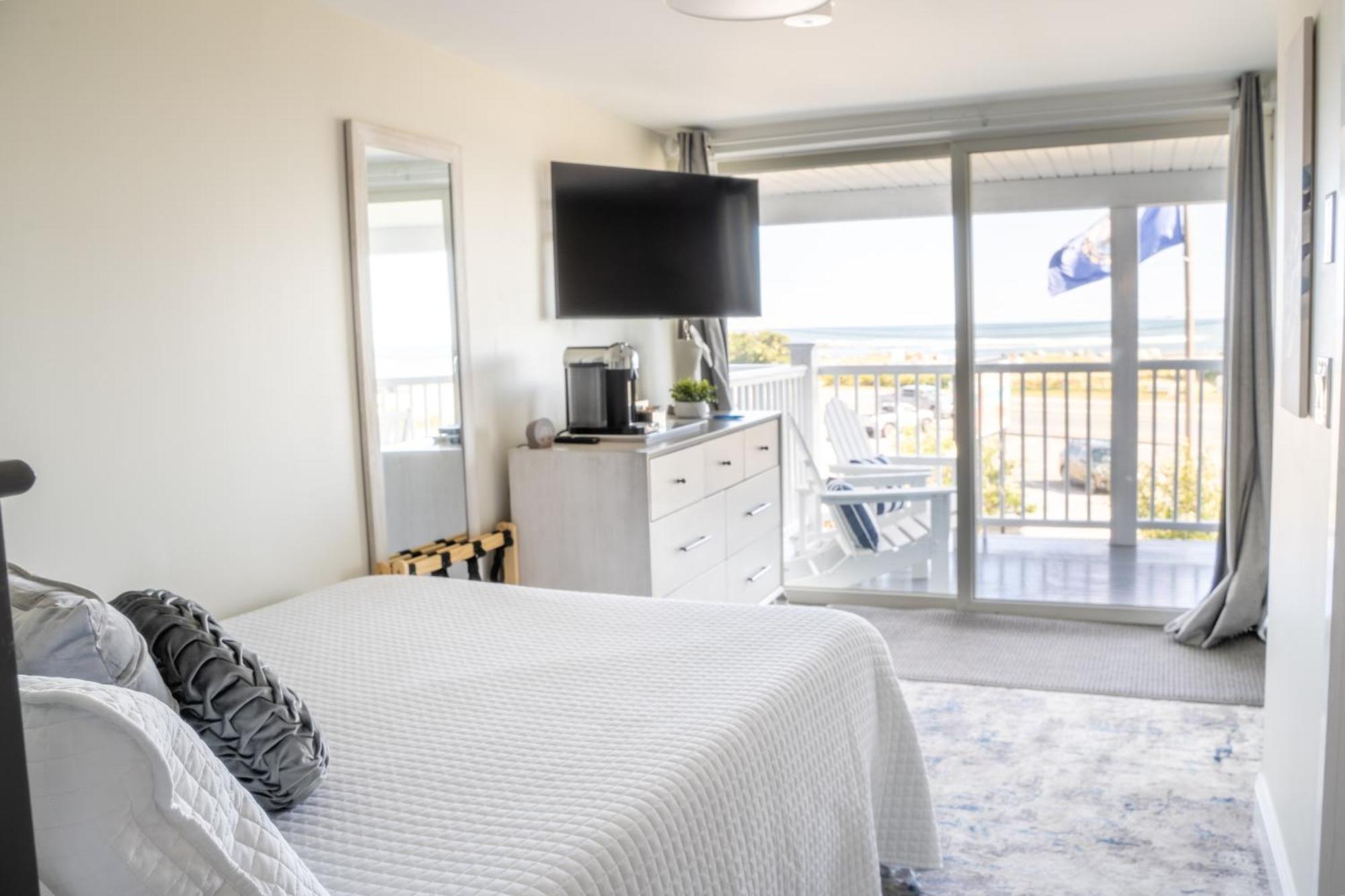 935 Ocean, A Beachside Inn Хамптън Екстериор снимка